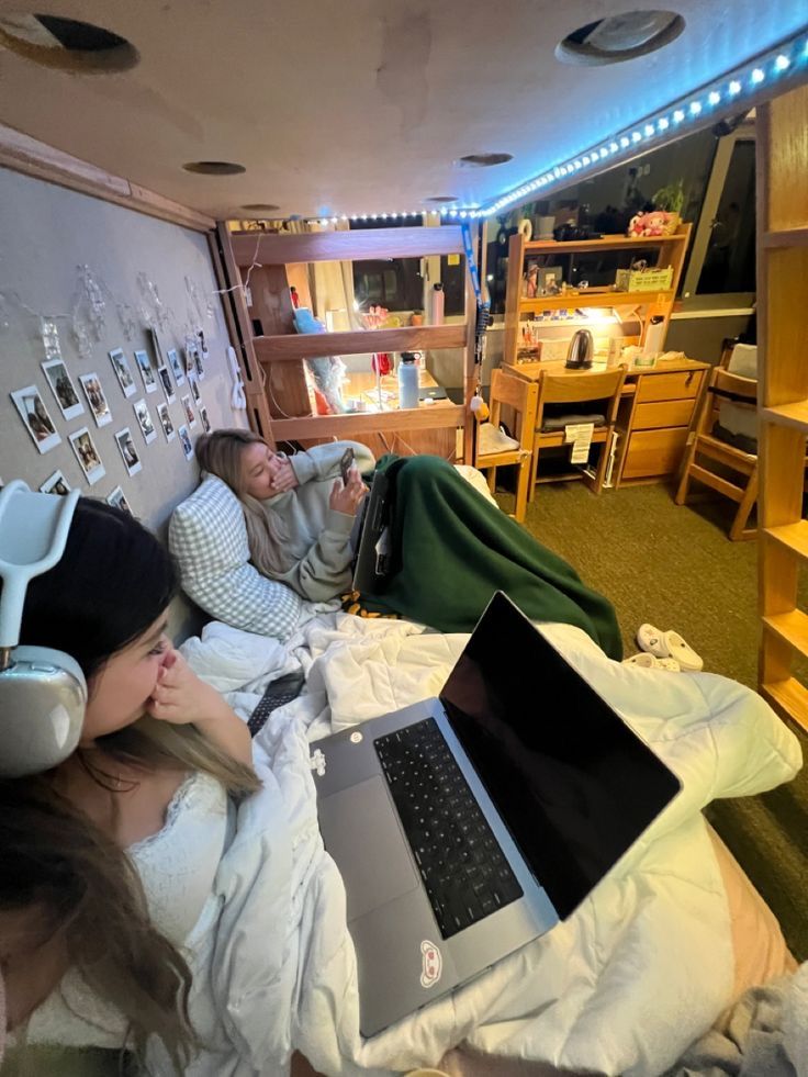 Rooming With a Friend: Yay or Nay?